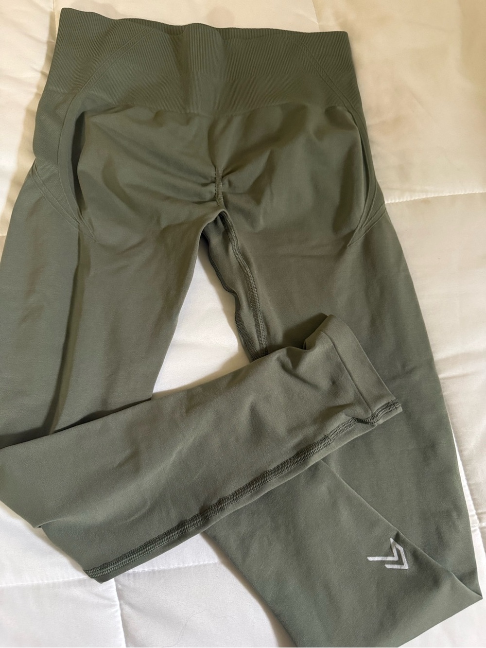 New Oner effortless leggings In alpine green -Waist Olive Green Scrunch Leggings - Picture 2 of 5